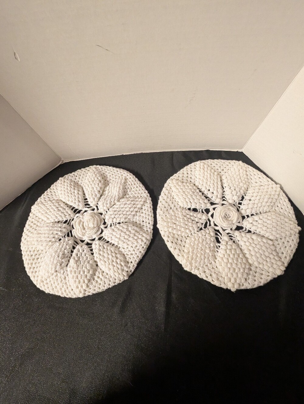 Vintage, Brand new, never used.
Round Decorative Crochet Pillow / Cushion covers